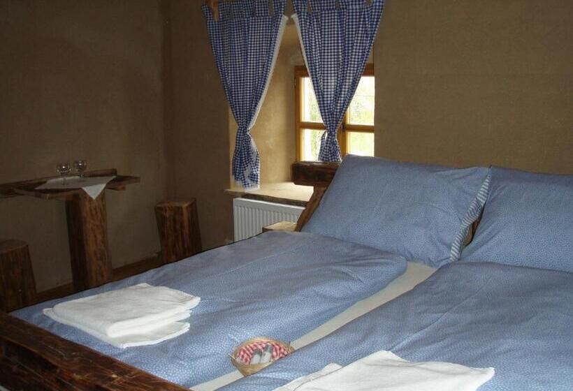 家庭间, Krčma Hotel U Císařské Cesty