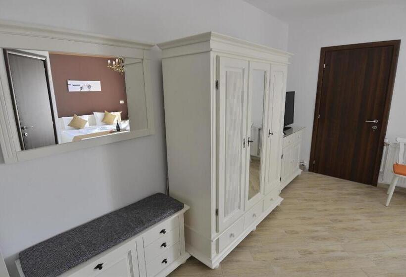 آپارتمان 1 خوابه با بالکن, Casa Marina