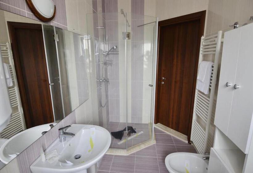 آپارتمان 1 خوابه با بالکن, Casa Marina