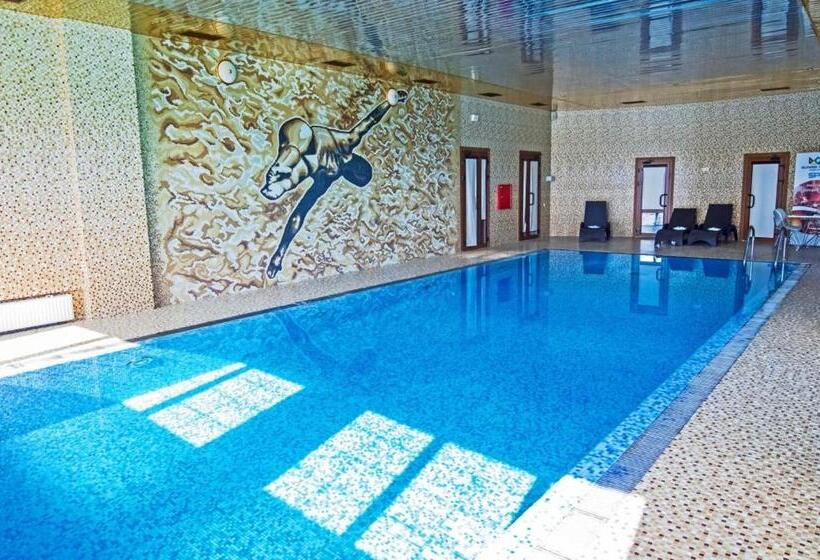 Семейный Номер, Olympic Village
