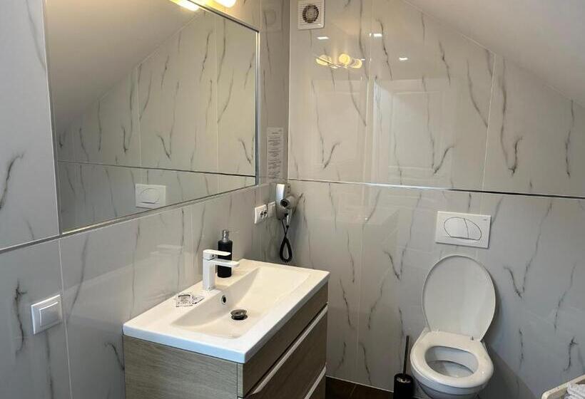 اتاق اکونومی, Casa Avram