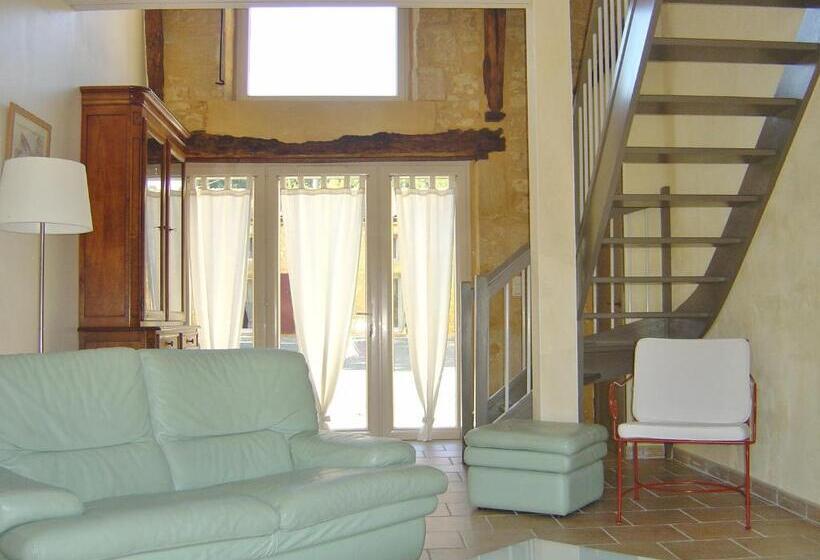 Хижина, Domaine Du Champ De L Hoste