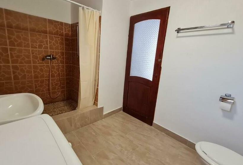 带花园景观及2个卧室的公寓, Sarudi Vendégház