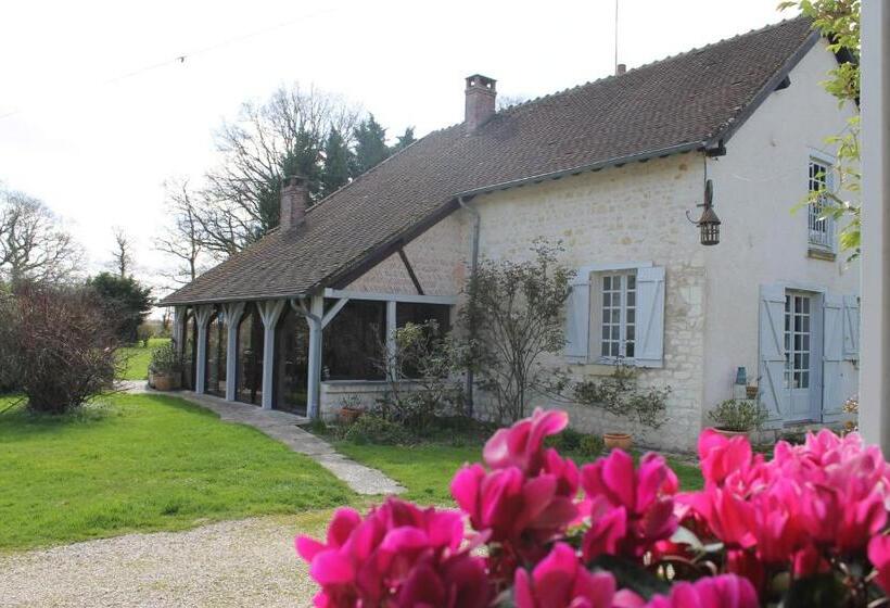 Дом 3 Спальни, Manoir De La Foulquetiere