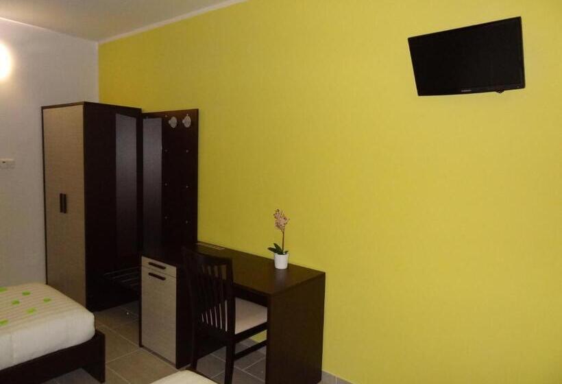 Номер Стандарт Трехместный, Affittacamere Rooms Di Matteo