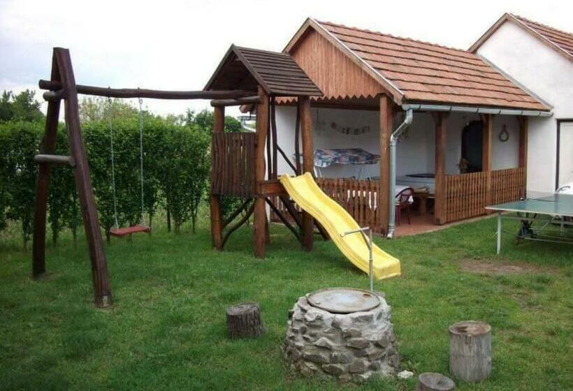 Четырехместный Номер Стандарт, Veronika Guesthouse