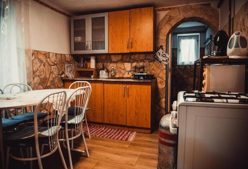 Апартаменты 1 Спальня Нижний Этаж, Veronika Guesthouse