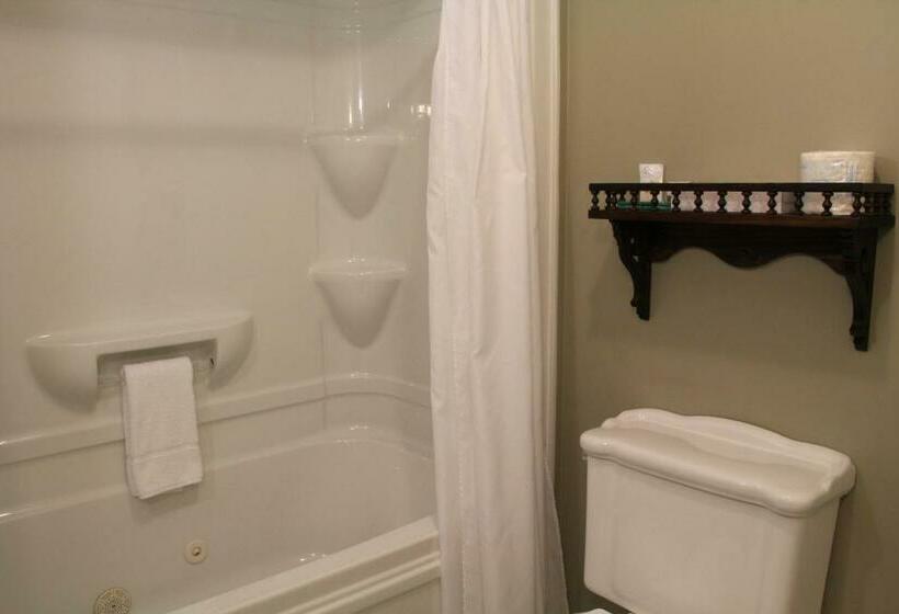 Quarto Quadruple Standart com Varanda, Lynwood Inn