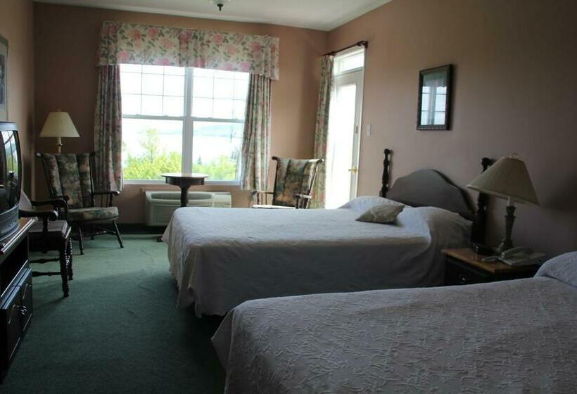 Quarto Quadruple Standart com Varanda, Lynwood Inn