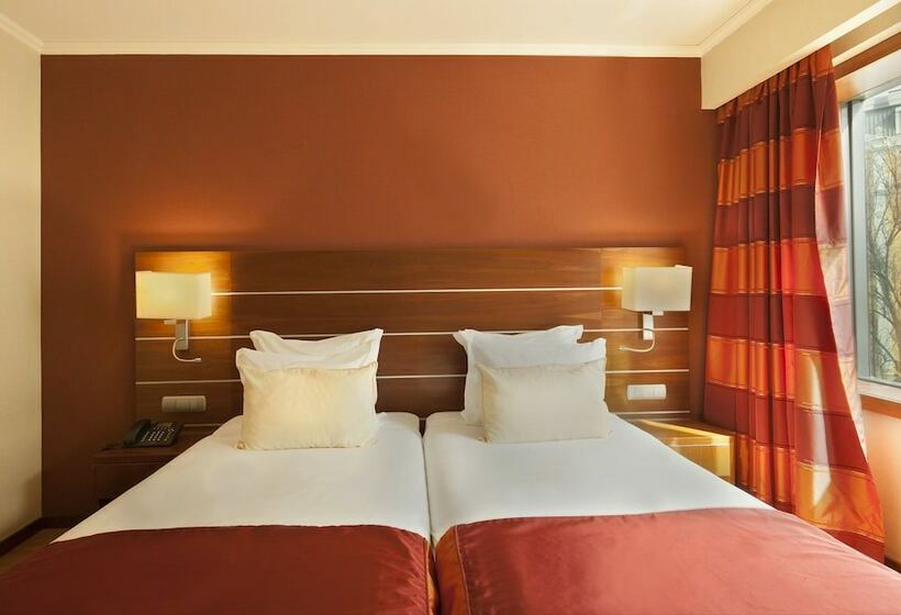 Quarto Estandar, Turim Europa
