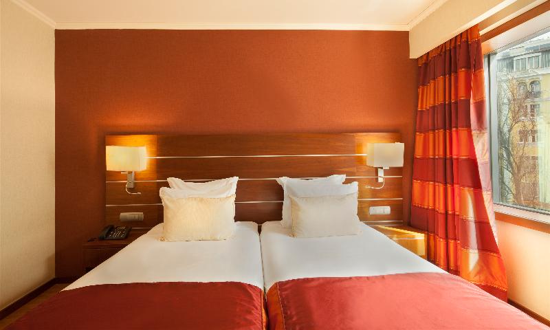 Quarto Estandar Individual, Turim Europa
