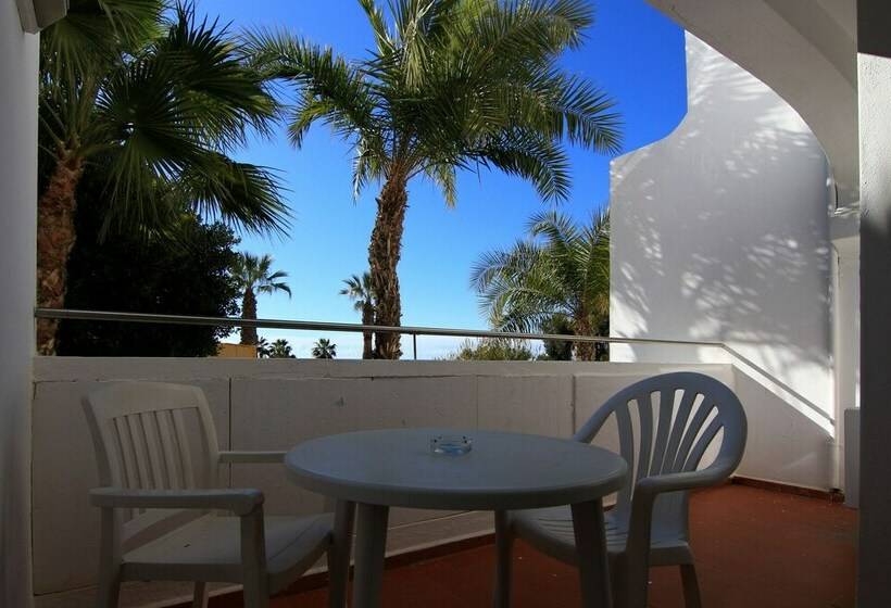 Quarto Familiar, Monica Isabel Beach Club