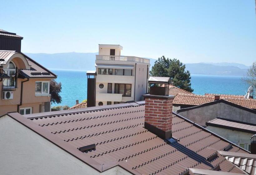 آپارتمان لوکس 2 خوابه, Villa Maki