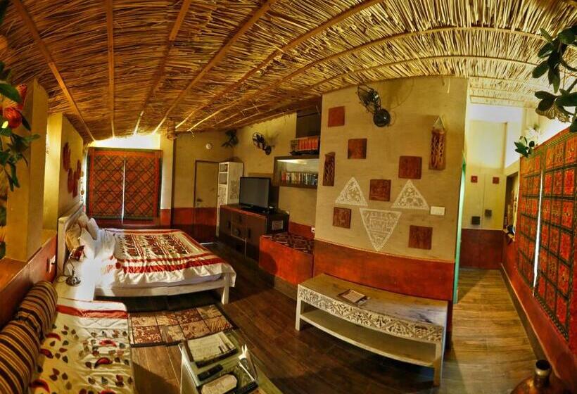 Дом 1 Спальня, Tathastu Pench