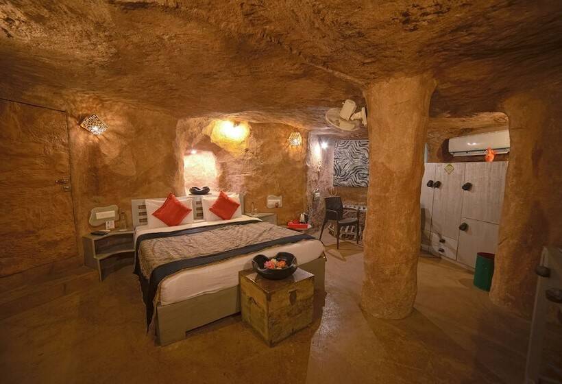 Дом 1 Спальня, Tathastu Pench