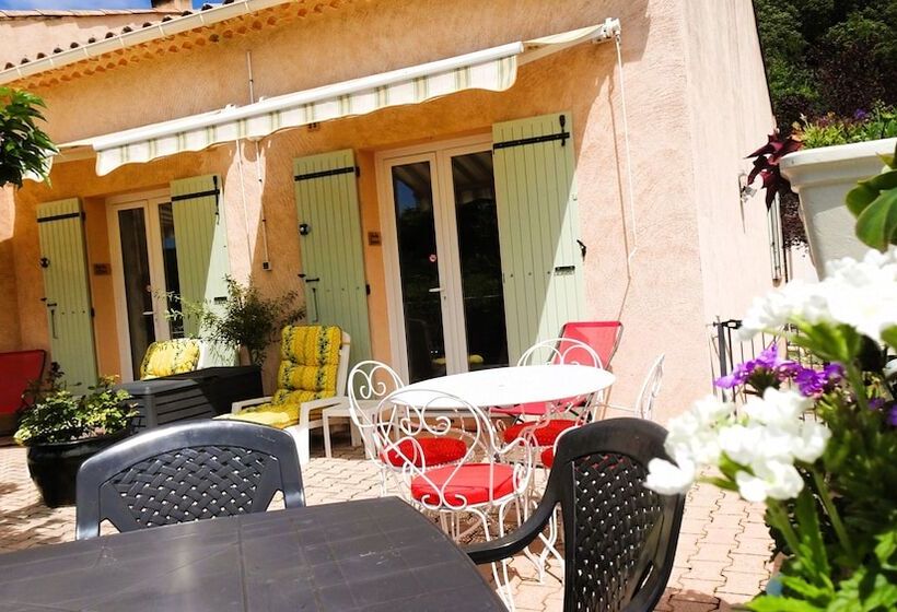 스탠다드 룸 더블 침대, La Bastide Des Roses