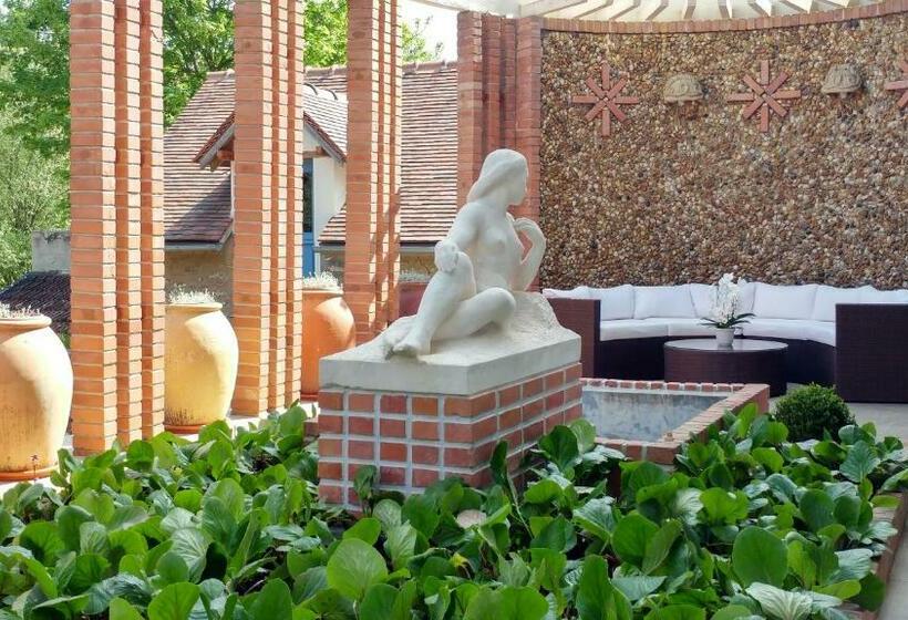 Номер Стандарт Кровать Кинг Адаптированный для Инвалидов, La Closerie