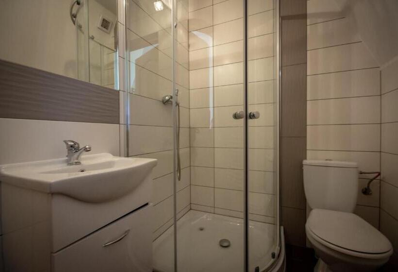 Четырехместный Номер Стандарт с Балконом, Podhalanski Dworek Z Jacuzzi