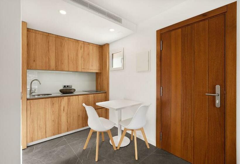 Люкс Вид на Бассейн, Bahia Suites Camp De Mar