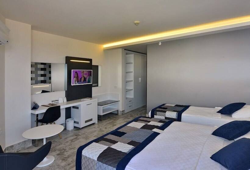اتاق استاندارد سه نفره با چشم‌انداز کنار دریا, White City Beach Adult Only
