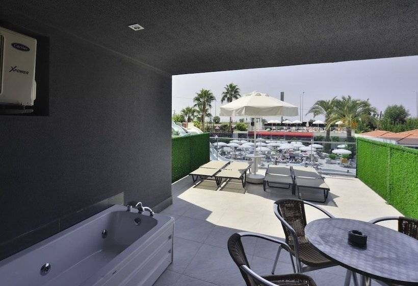 اتاق سوپریور سه تخته, White City Beach Adult Only