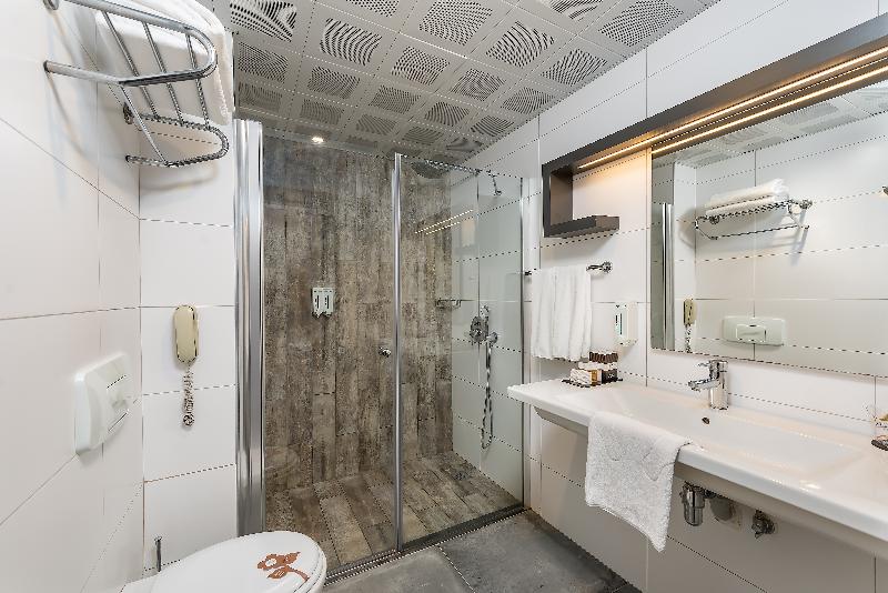 اتاق اساندارد با چشم‌انداز جانبی به دریا, White City Beach Adult Only