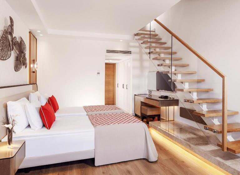 Четырехместный Номер Стандарт Вид на Море, Akka Antedon Hotel - Premium Ultra All Inclusive