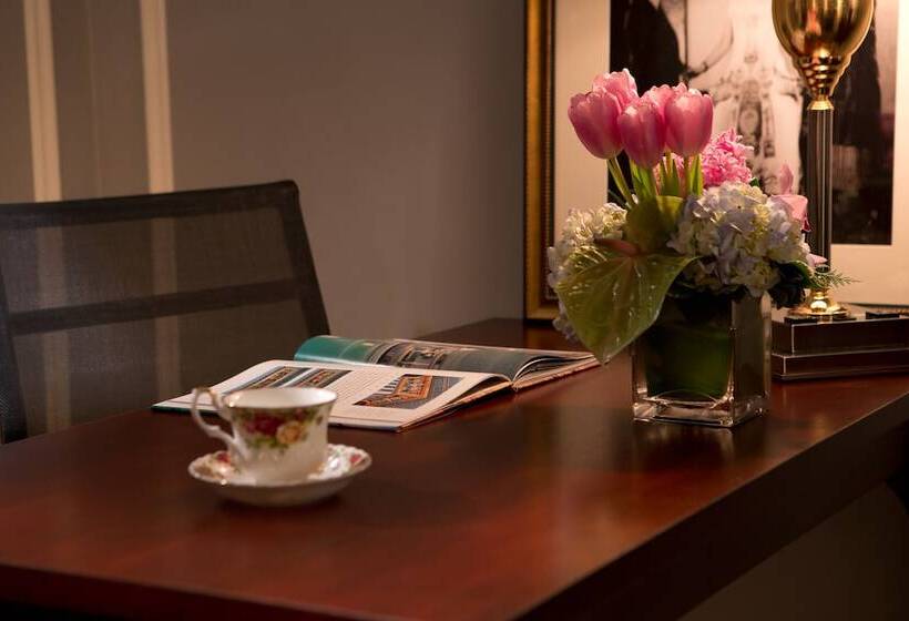 اتاق کلاب, The Biltmore Los Angeles
