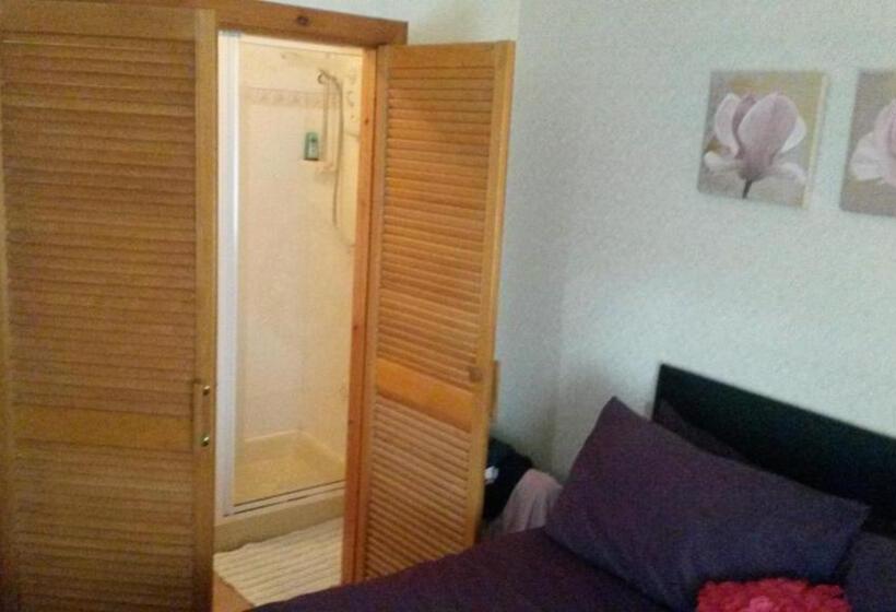 Номер Стандарт, Station View Guest House
