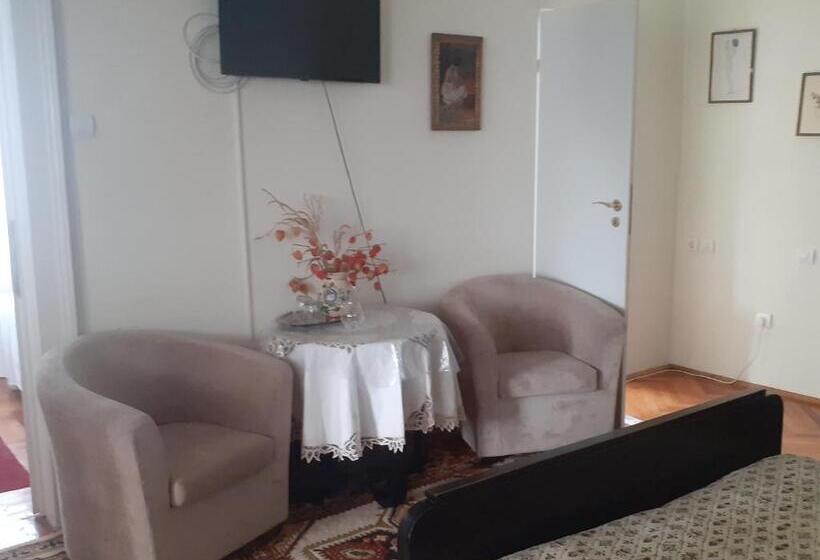 חדר אקונומי, Casa Insorita