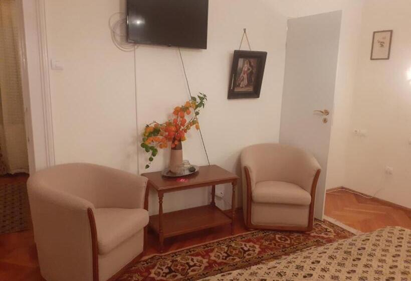 סוויטה משפחתית, Casa Insorita
