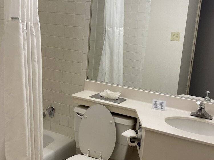 Номер Deluxe, Ramada By Wyndham Albuquerque Midtown