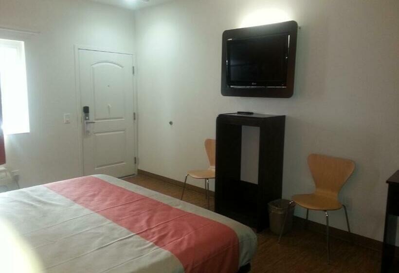 스탠다드 룸 킹사이즈 침대, Motel 6 Bell Gardens