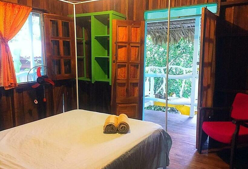 Quarto Estandar Banheiro Compartilhado, Madre Selva Hostel
