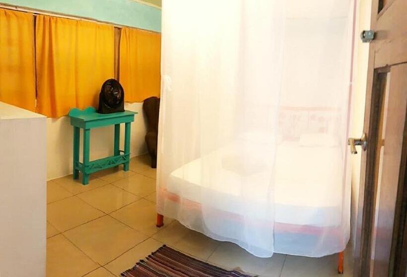 Quarto Estandar Banheiro Compartilhado, Madre Selva Hostel