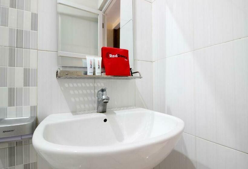 Номер Economy, Reddoorz Plus Near Upn Jogjakarta 2