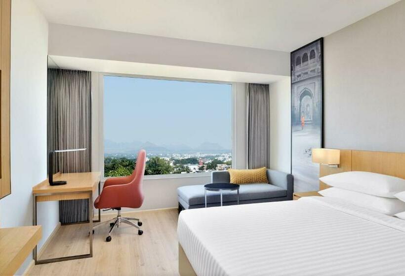 Номер Deluxe Кровать Кинг Вид на Город, Courtyard By Marriott Nashik