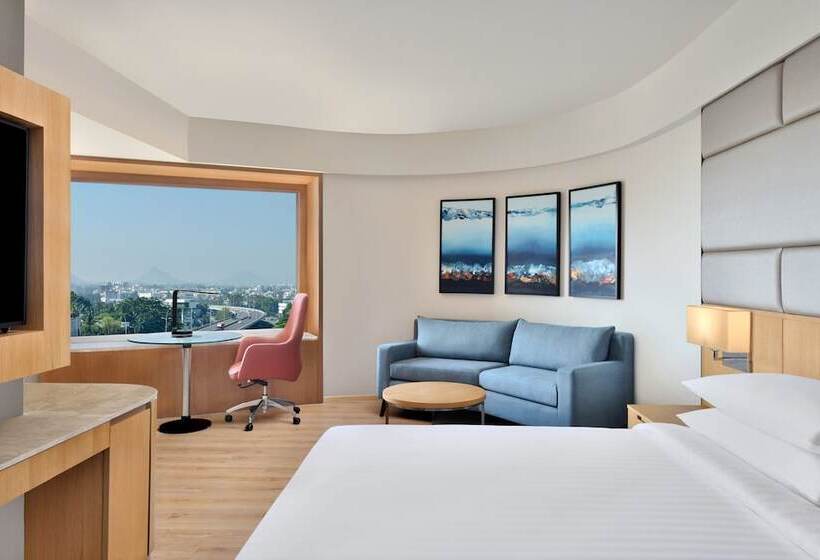 Номер Стандарт Двуспальная Кровать Вид на Город, Courtyard By Marriott Nashik