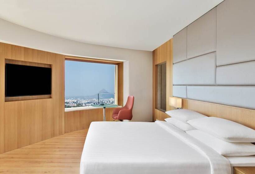 Номер Стандарт Вид на Город, Courtyard By Marriott Nashik