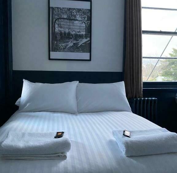 스탠다드 트리플 룸, Royal Hotel Oberon