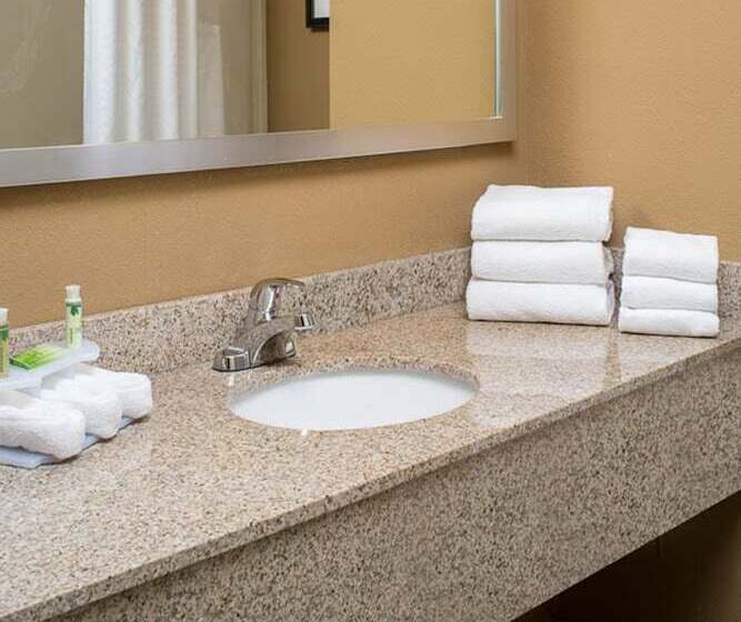 Номер Стандарт 2 Двуспальные Кровати, Holiday Inn Express   Clermont, An Ihg