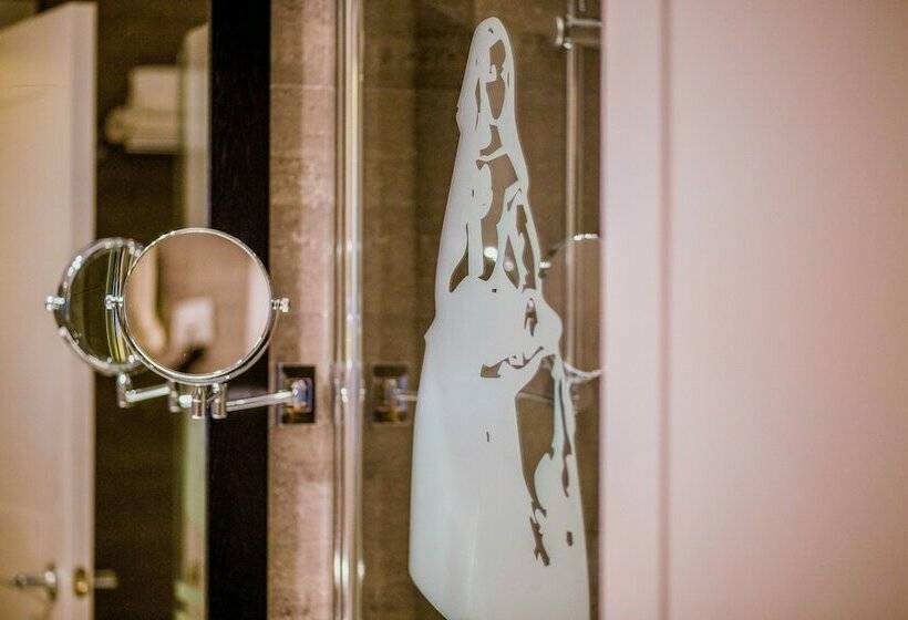 اتاق استاندارد سه نفره, Meninas  Boutique Opera