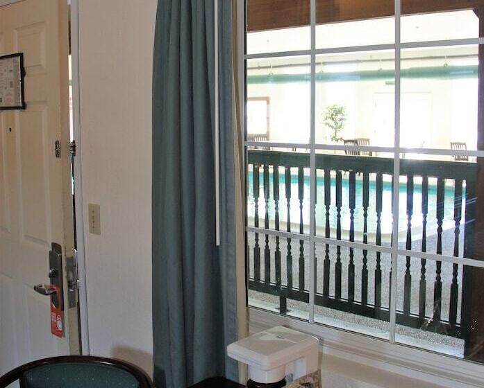 Номер Стандарт 2 Двуспальные Кровати, Voyager Inn