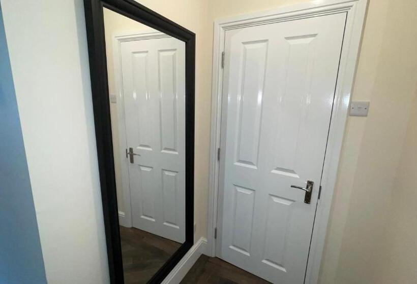 اتاق استاندارد, Anfield Place To Stay