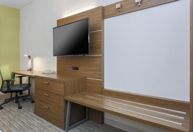 Номер Стандарт Кровать Кинг Адаптированный для Инвалидов, Holiday Inn Express Irondequoit, An Ihg