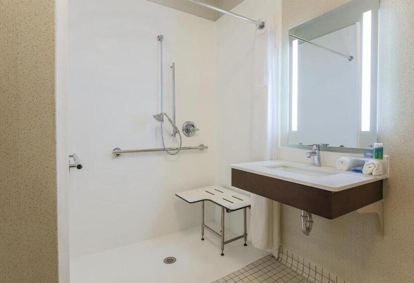 适合残疾人士使用的带超级大床的标准间, Holiday Inn Express Irondequoit, An Ihg