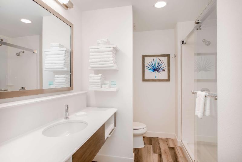 اتاق استاندارد برای معلولان, Tilt Hotel Universal Hollywood, Ascend Hotel Collection