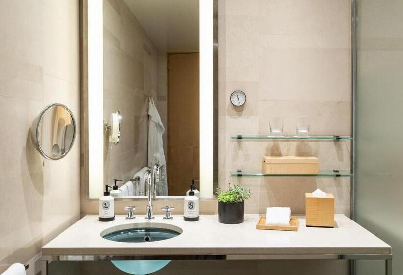 Номер Deluxe Кровать Кинг, Four Seasons Hotel Tokyo At Marunouchi