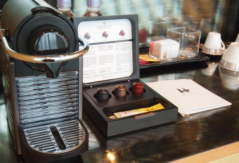 Номер Deluxe Кровать Кинг Вид на Город, Four Seasons Hotel Tokyo At Marunouchi