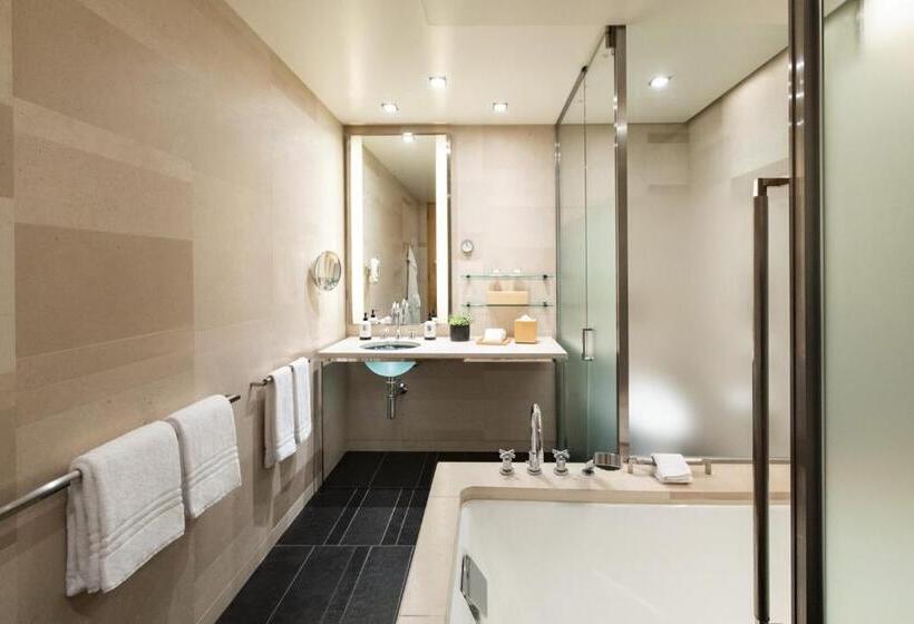 Полулюкс Кровать Кинг, Four Seasons Hotel Tokyo At Marunouchi
